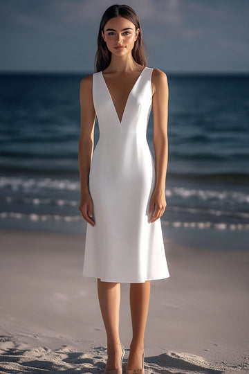 Robe de graduation blanche en satin fourreau au genou